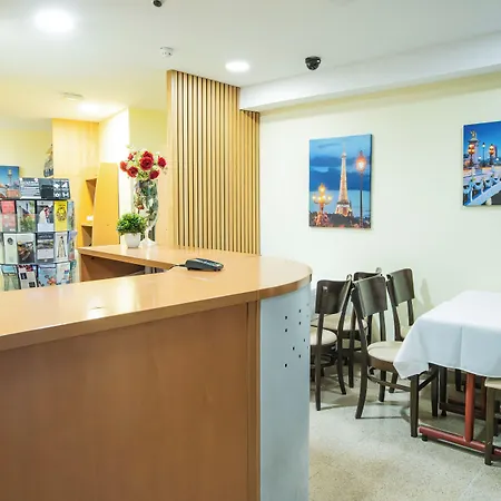 Ξενοδοχείο με διαμερίσματα De La Terrasse