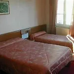 Aparthotel De La Terrasse 2*
