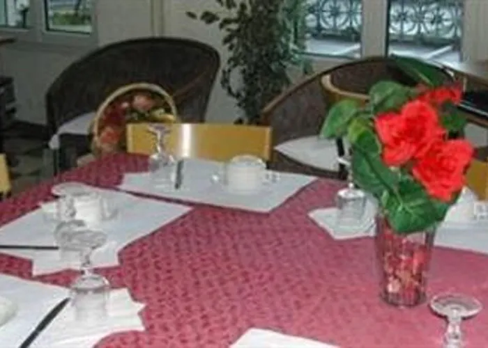 De La Terrasse Aparthotel 2*